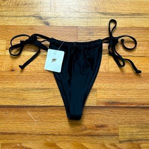Fabletics HI-cut bikini bottom| HI-cut bikini bottom| bikini bottoms| size M